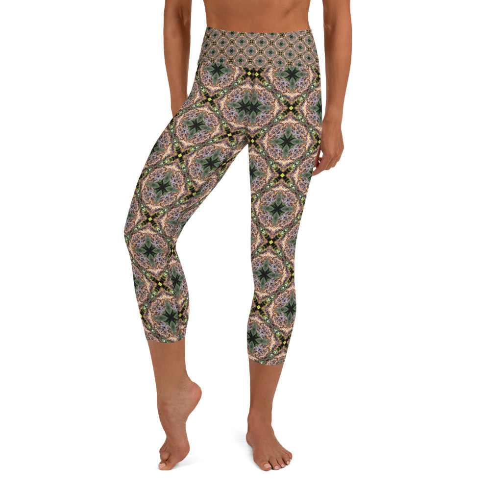 Singapore Pattern Yoga Capri Leggings – Helena The Sea