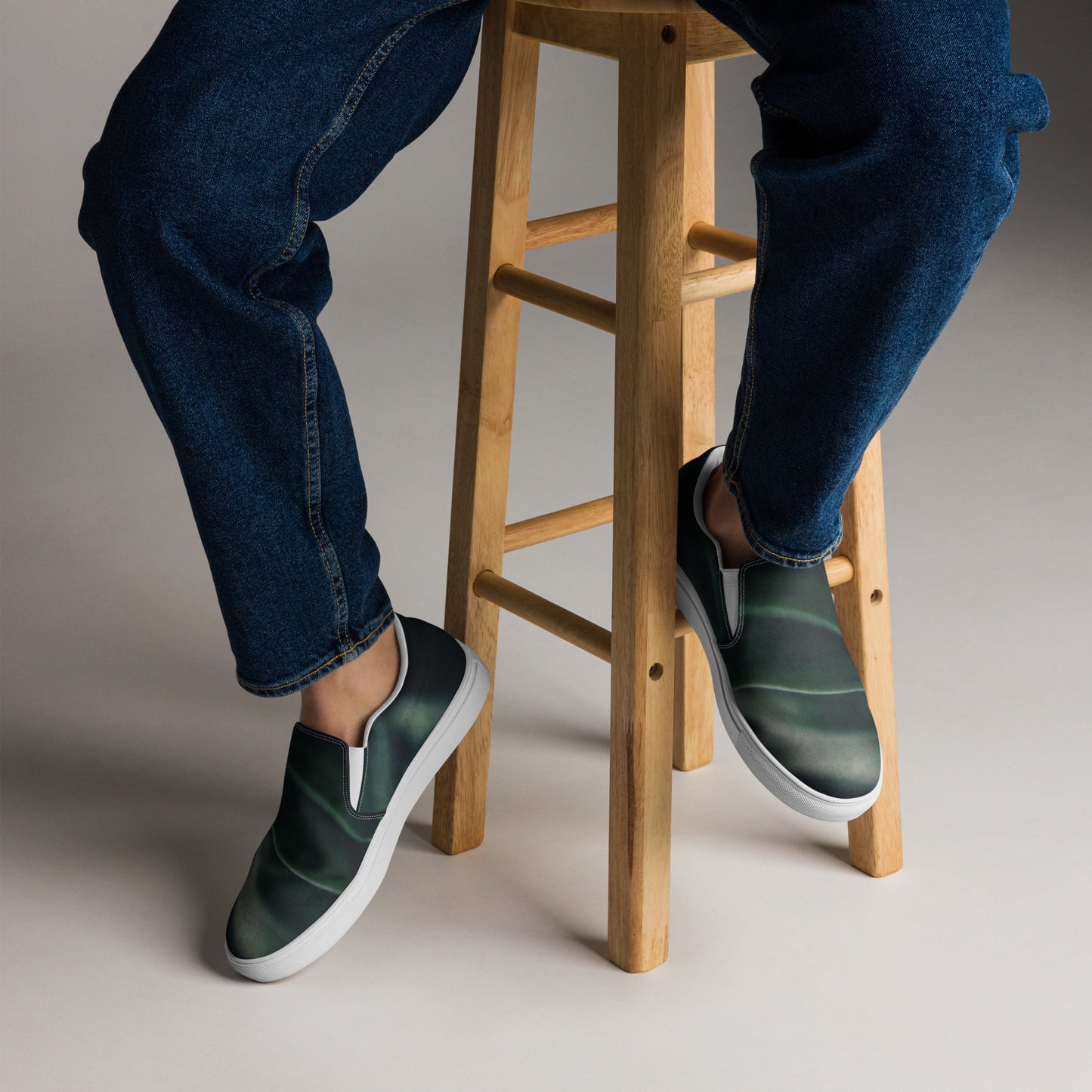 Leaf Men’s slip-on canvas shoes